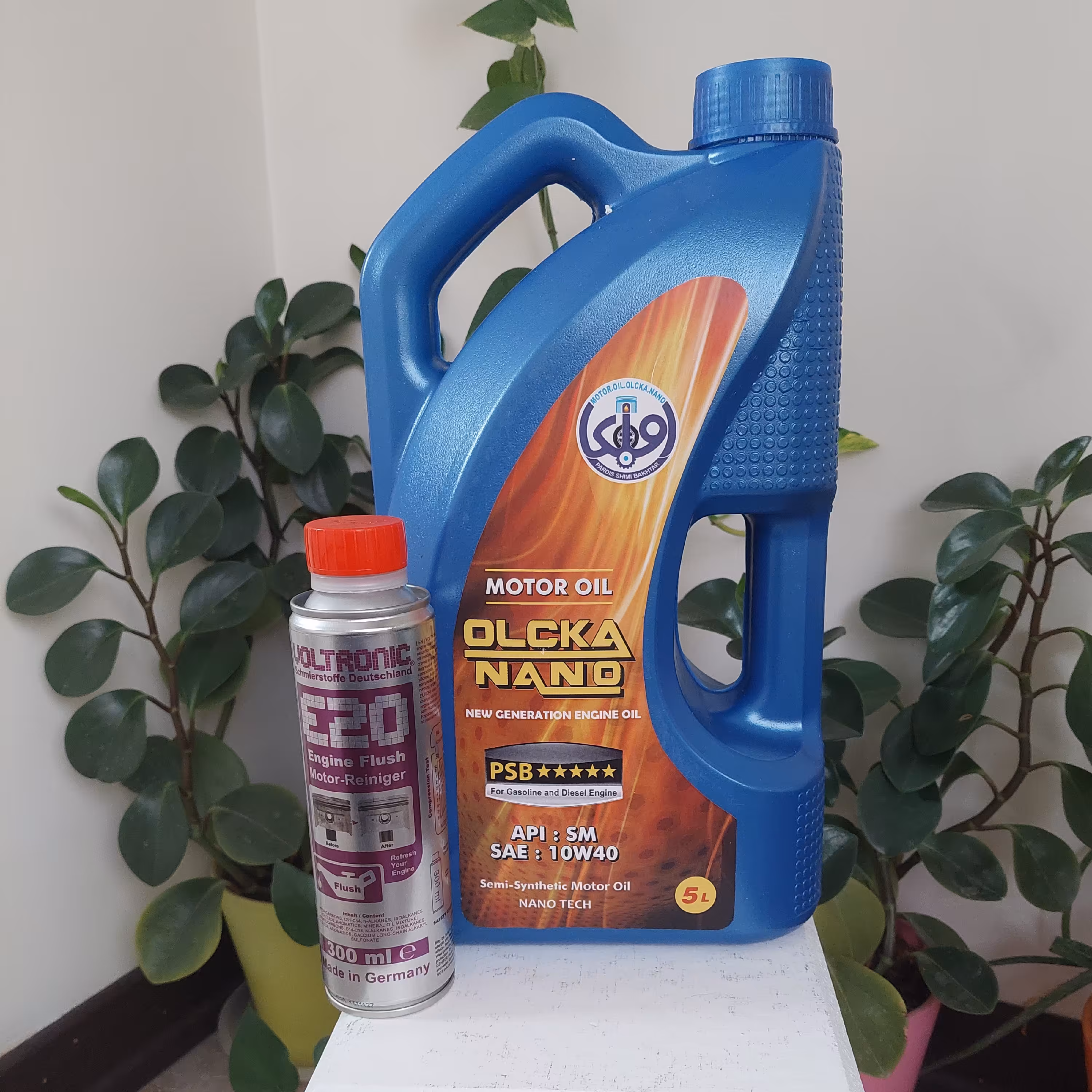 روغن موتور سرامیک نانو 10w-40 SM پنج لیتر بعلاوه شوینده مدار روغن موتور  VOLTRONIC  