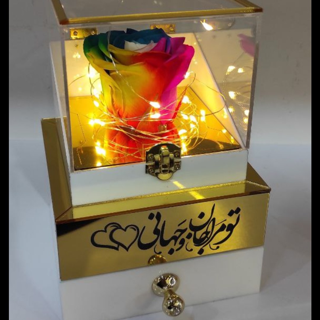 باکس گل رز جاودان مدل گنجینه کشودار سفید موزیکال