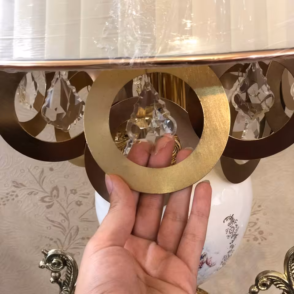 آباژور  کنار سالنی