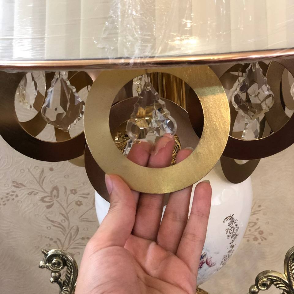 آباژور کنار سالنی