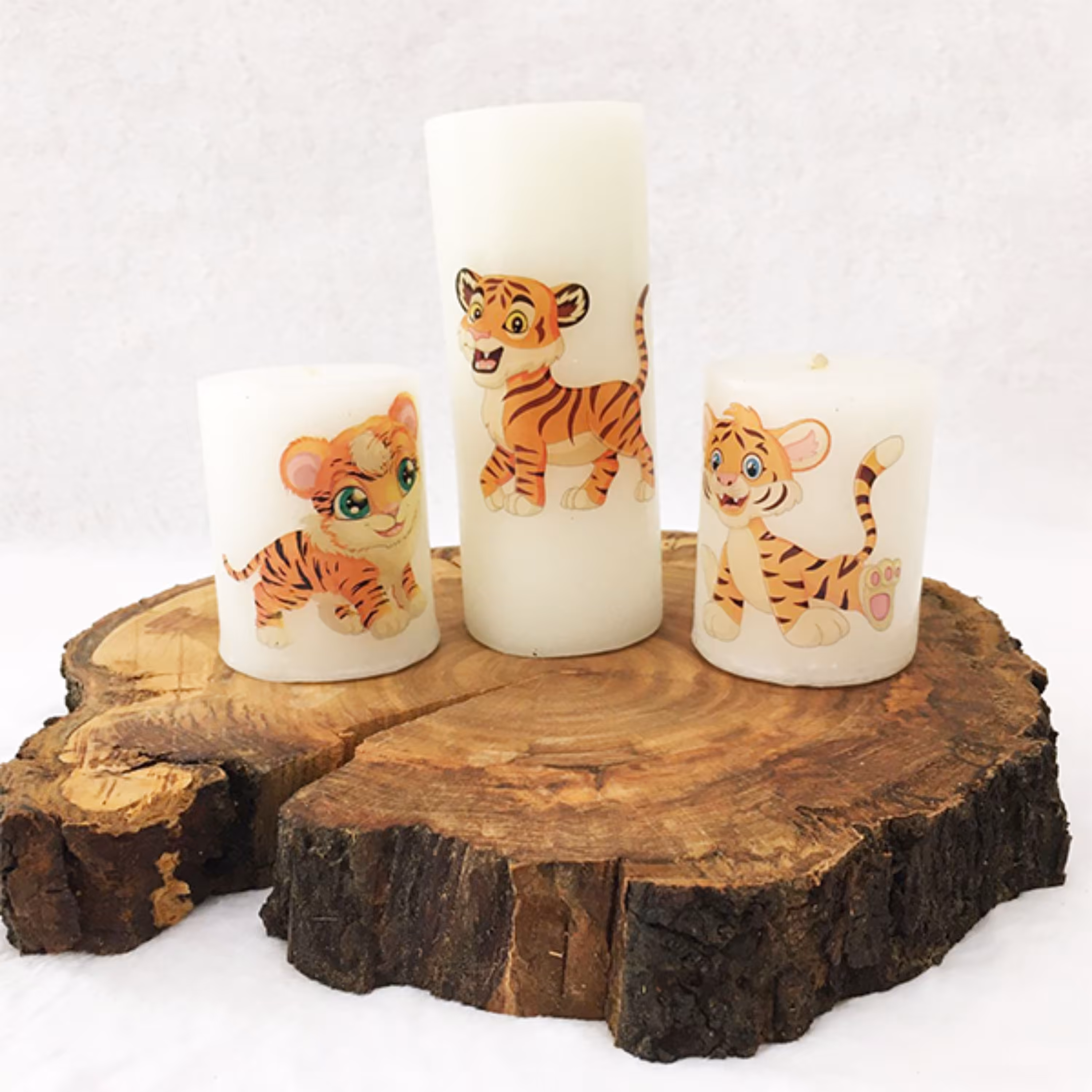 شمع ببر نماد 1401 بسته 3 عددی ارتفاع 13 و 7 قطر 5 سانتی متر 