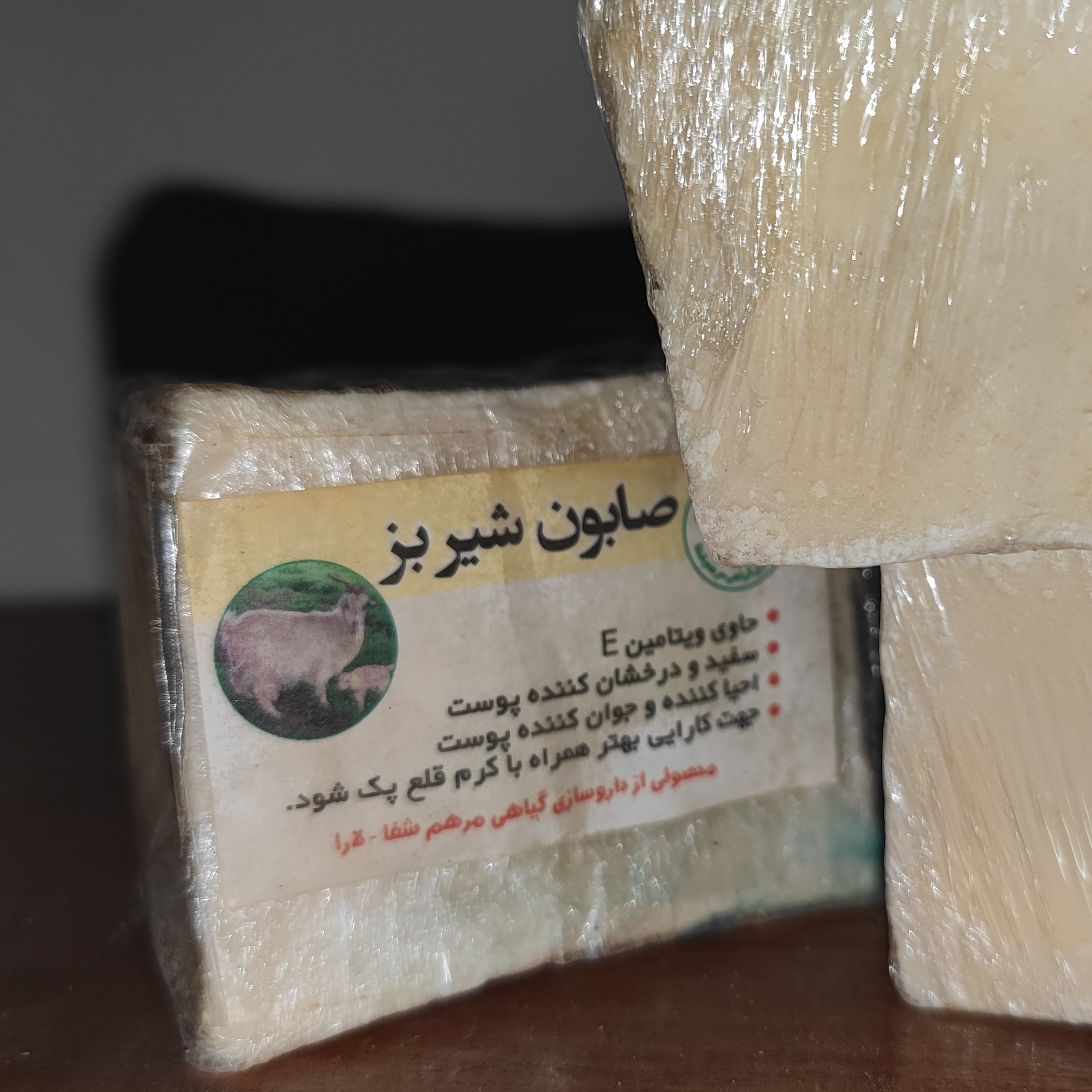 صابون شیر بز روشن کننده نرم کننده جوانساز ضد جوش
