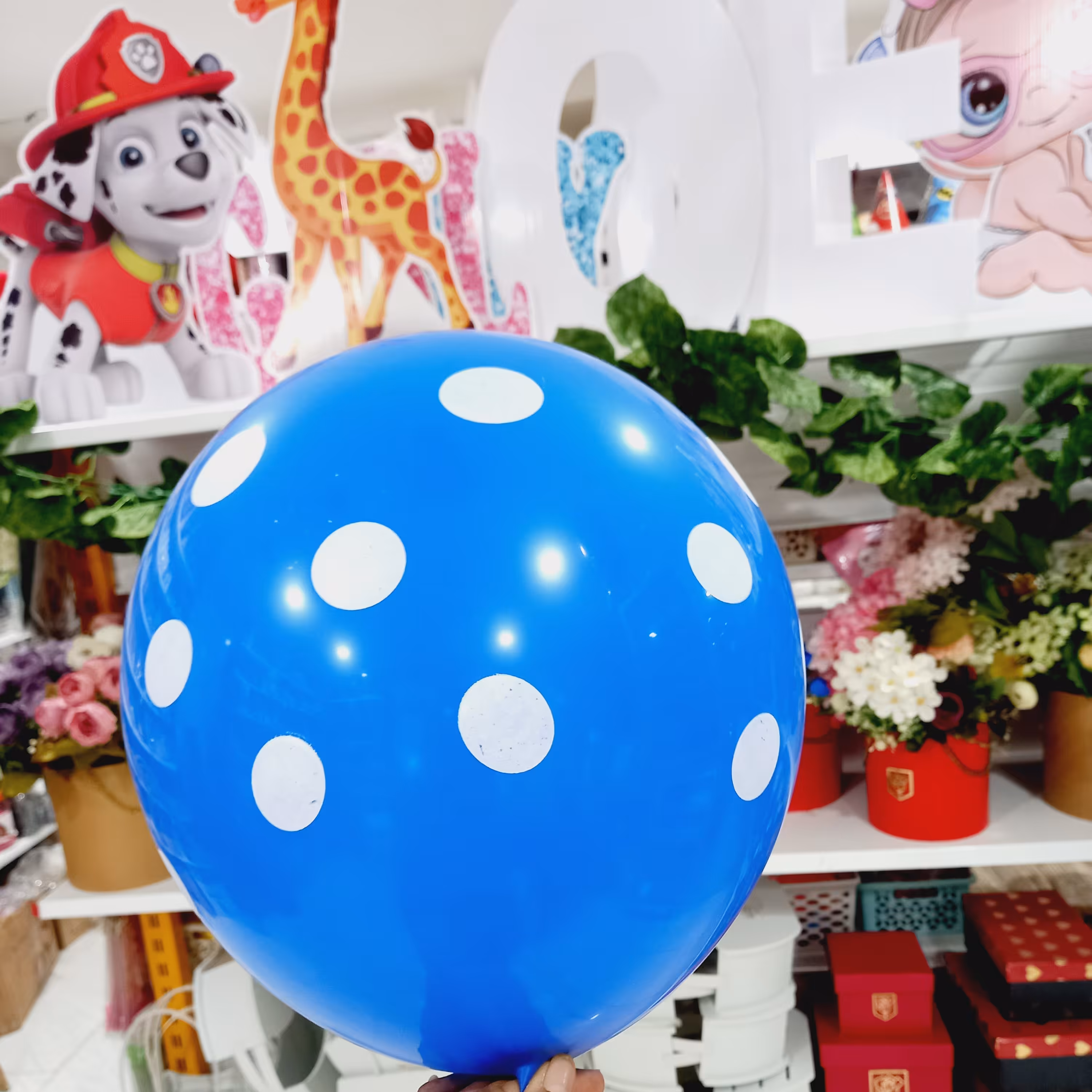 بادکنک لاتکس 12 اینچ آبی خالدار