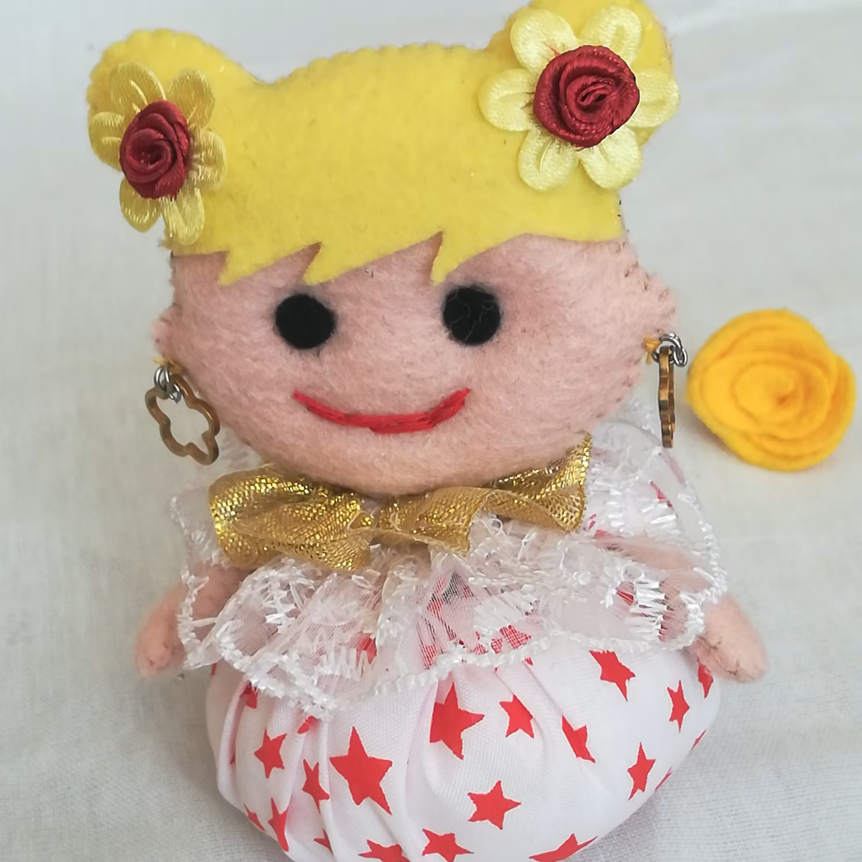 عروسک نمدی دست دوز