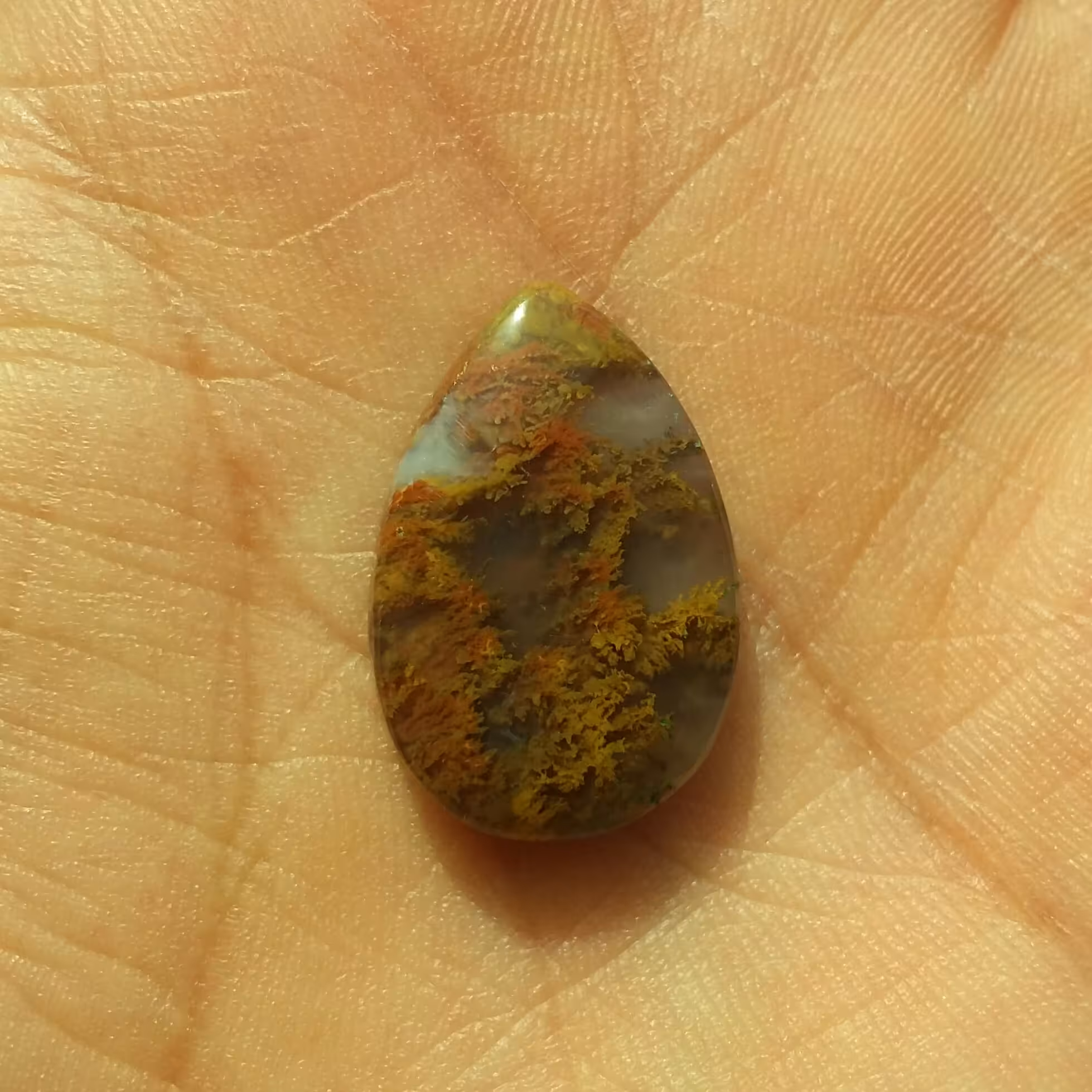 نگین شجر پاییزی 7رنگ بسیار زیبا و شکیل تراش اشک کاملا طبیعی