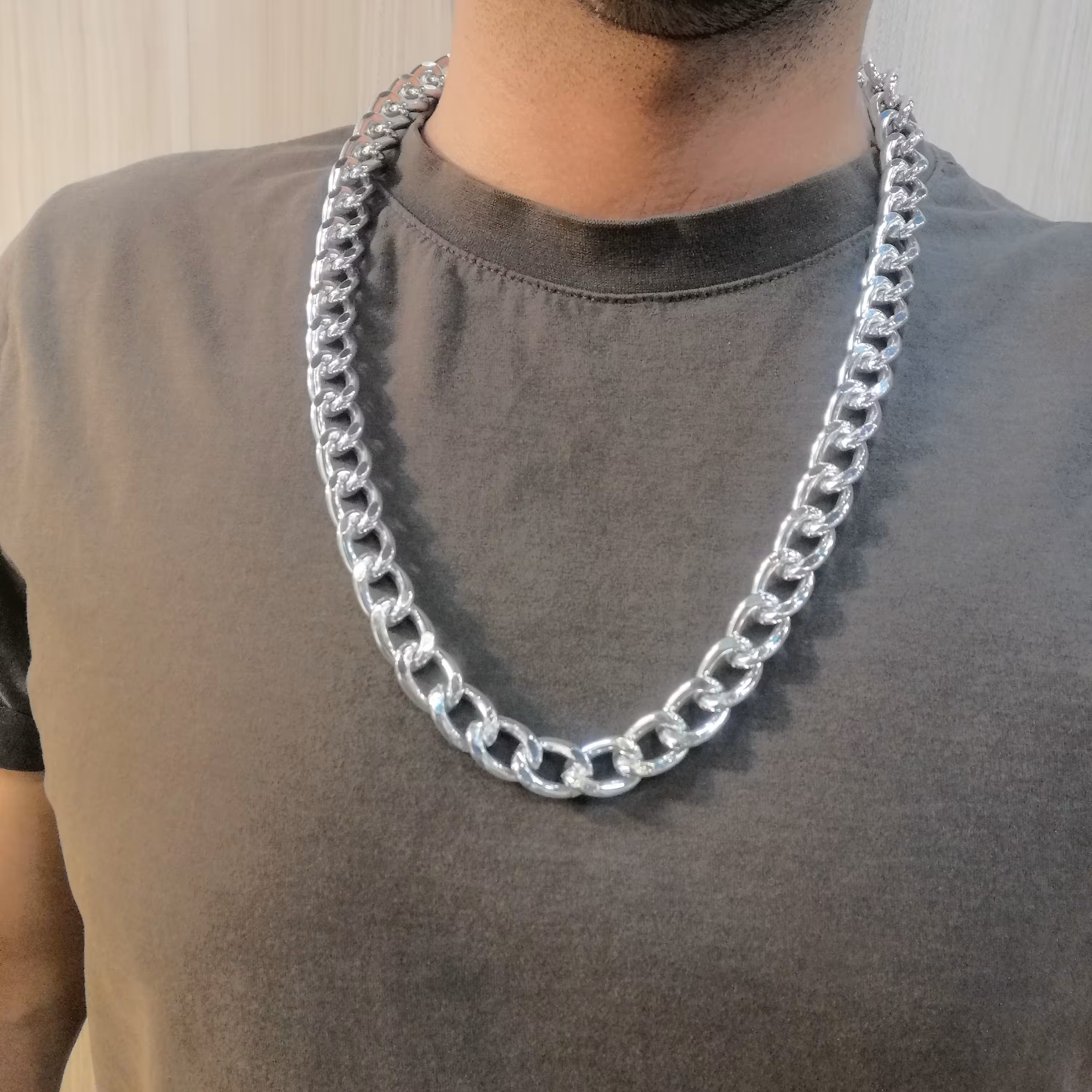 گردنبند کارتیر مردانه  زنجیر درشت ضخیم جذاب و پولدار تر باشید رنگ ثابت کار خاص و شیک