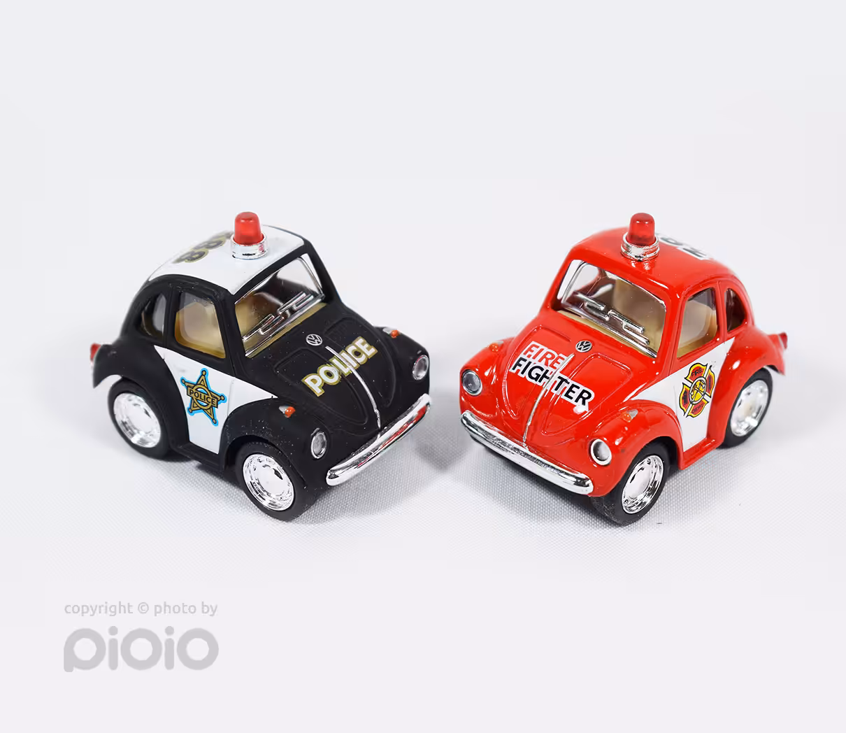 ماشین فلزی فولکس پلیس فانتزی کوچک