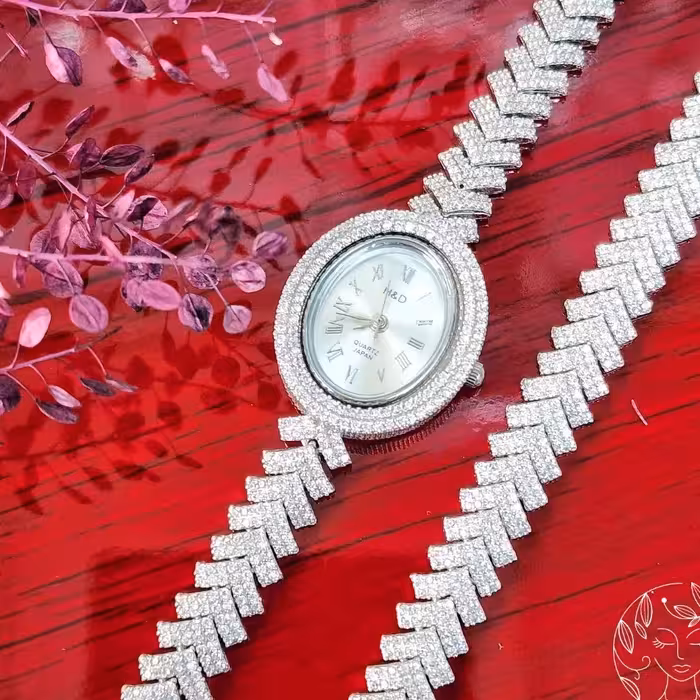 ساعت نقره به همراه دستبند ست  دارای روکش طلاسفید همراه با فاکتور سربرگ دار