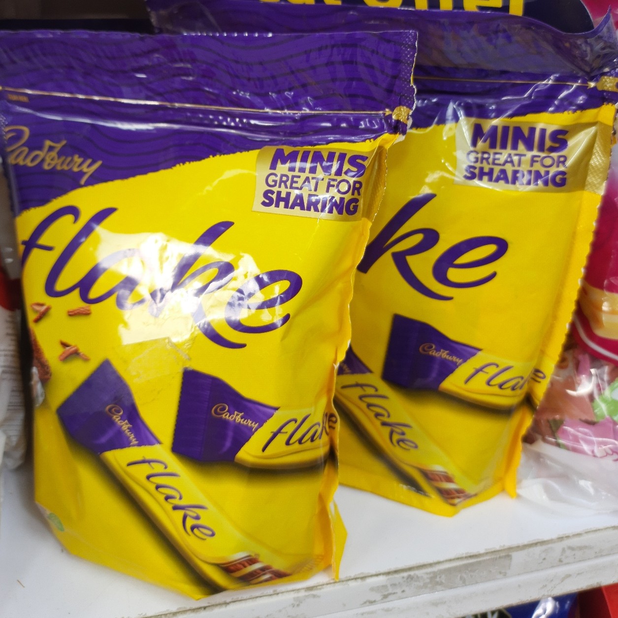 شکلات شیری کدبری فلیک flake