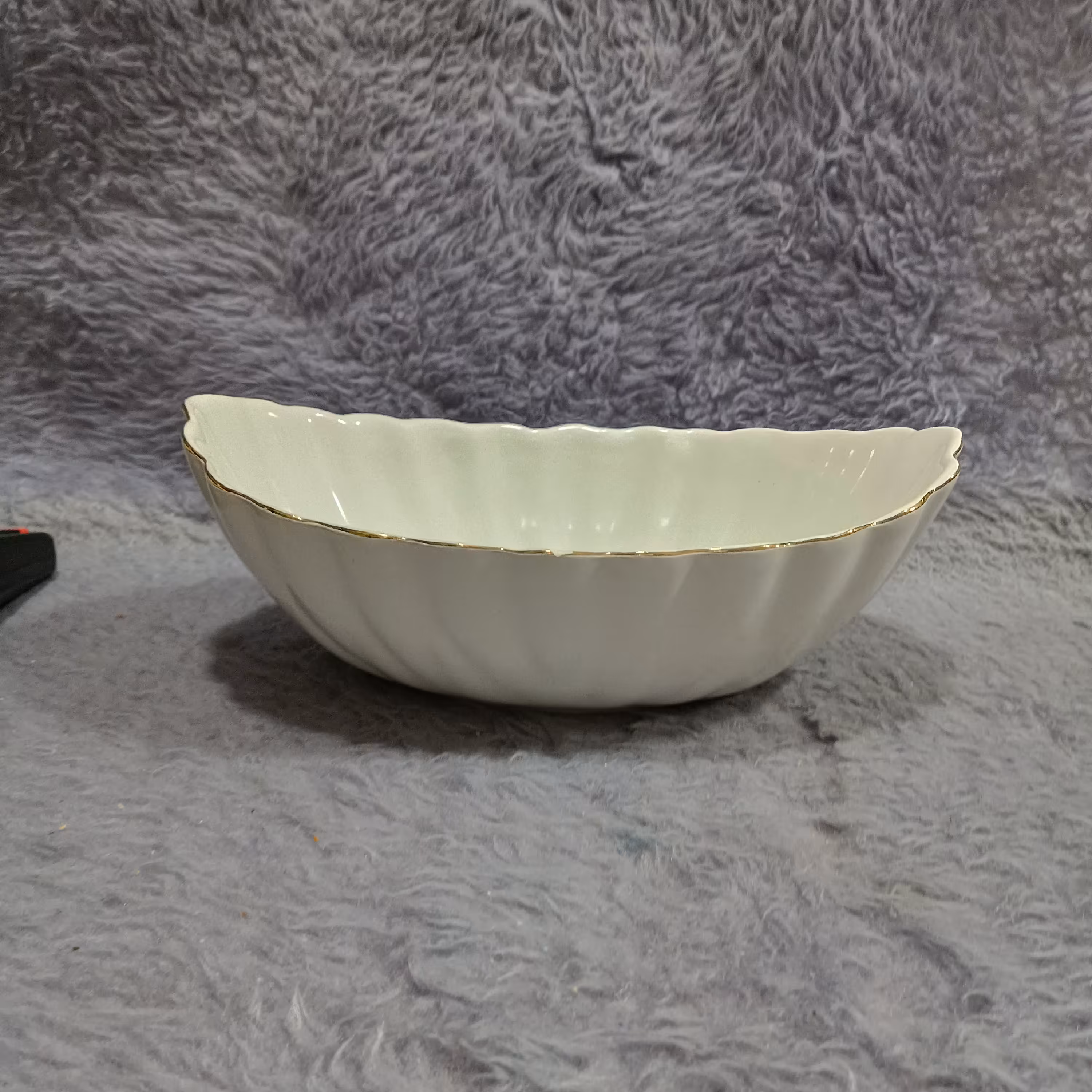 کشکول لب طلایی جنس سرامیک کار شیک و با کیفیت مناسب پذیرایی در میهمانی