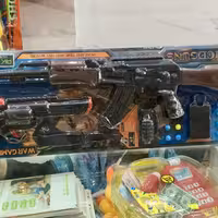 تفنگ کلاش توپ پرت کن به همراه هفت تیر چاقو بیسیم نارنجک