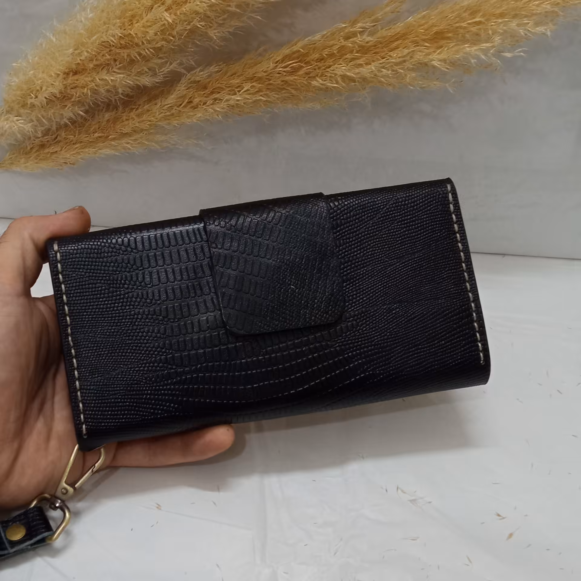 کیف دستی دوخته شده با چرم گاوی،کاملا دست دوز