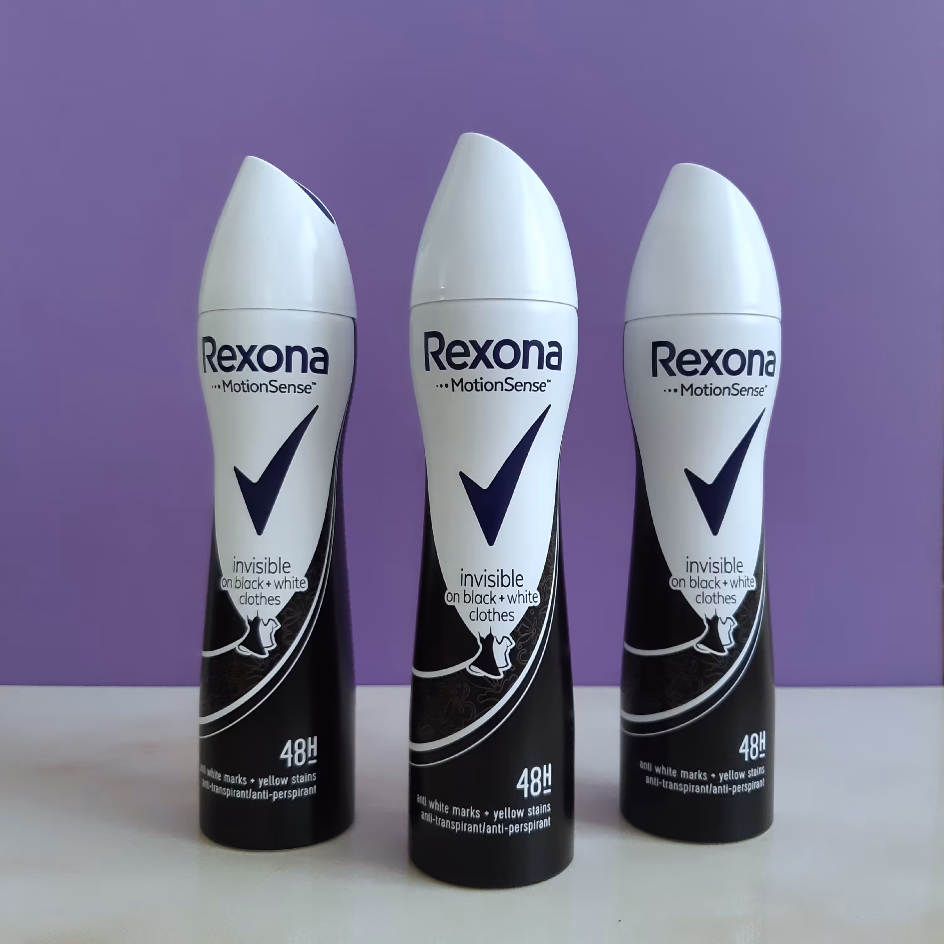 اسپری ضد تعریق زنانه رکسونا مدل Invisible Black Whiteحجم 200 میلی لیتر

