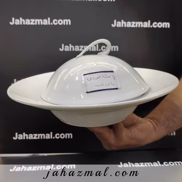 پاستا خوری با درب هتلی سفید چینی تقدیس