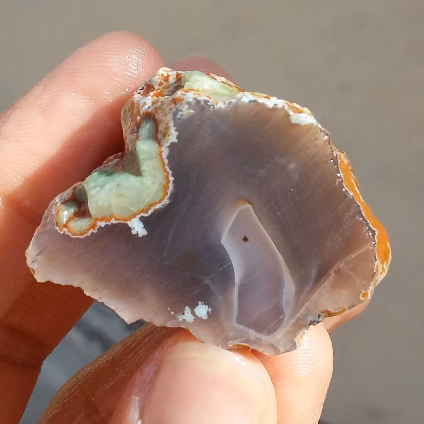 حبه اسلایس سنگ راف عقیق سلیمانی سه بعدی صد در صد طبیعی با قابلیت ساخت نگین
 کد 11569