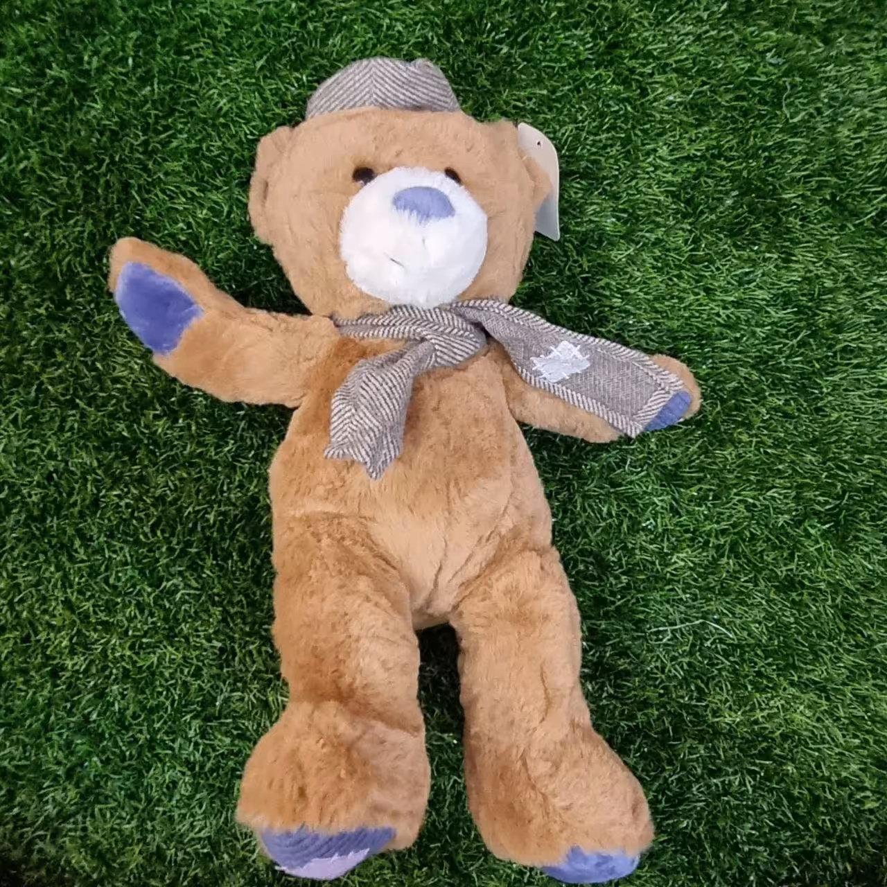 اسباب بازی عروسک پلیشی وارداتی خرس جنتلمن دستمالبه گردن
رنگ بندی مطابق عکس