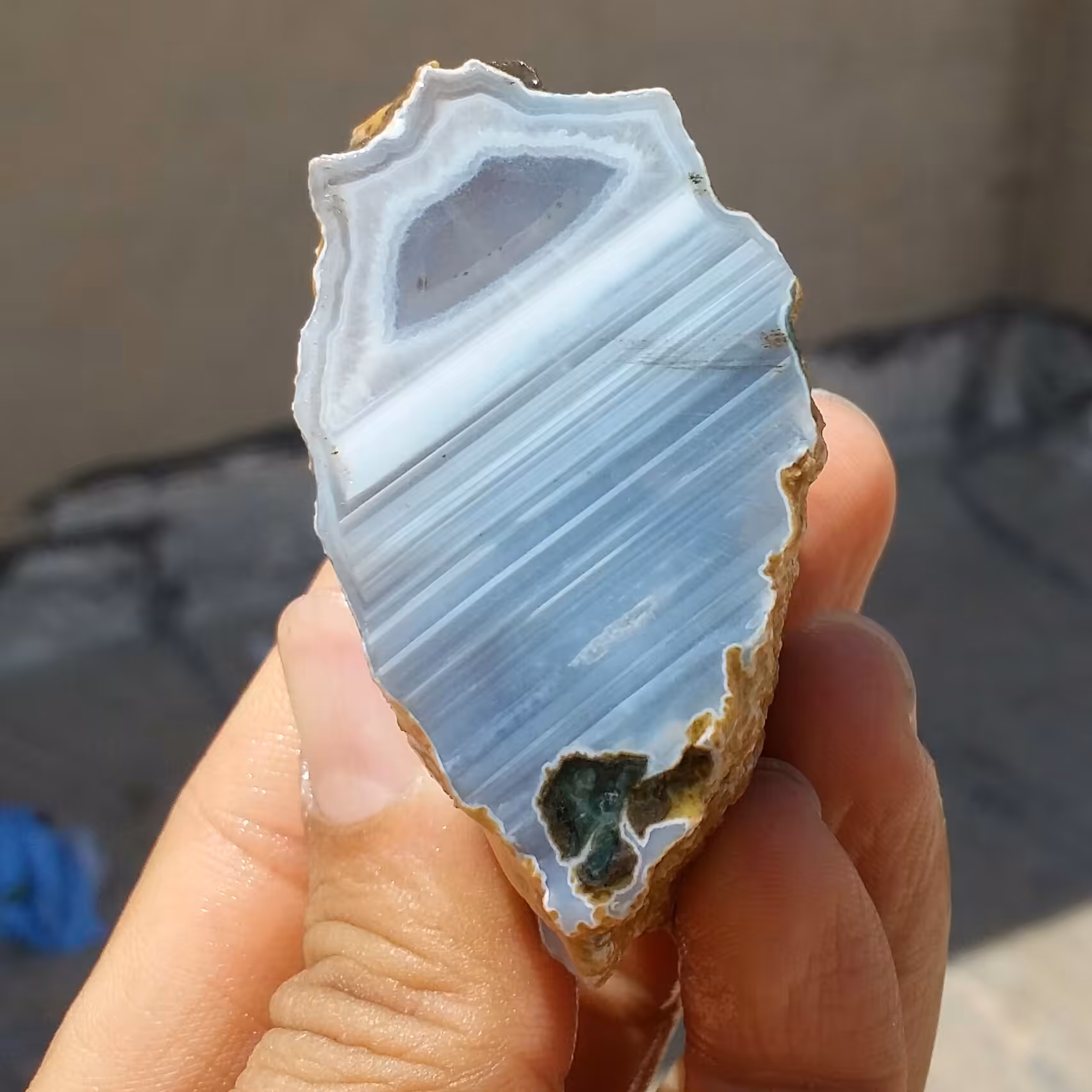 اسلایس سنگ راف عقیق سلیمانی سه بعدی خطی منظم صد در صد طبیعی با قابلیت ساخت چند اسلایس و نگین
 کد 11509