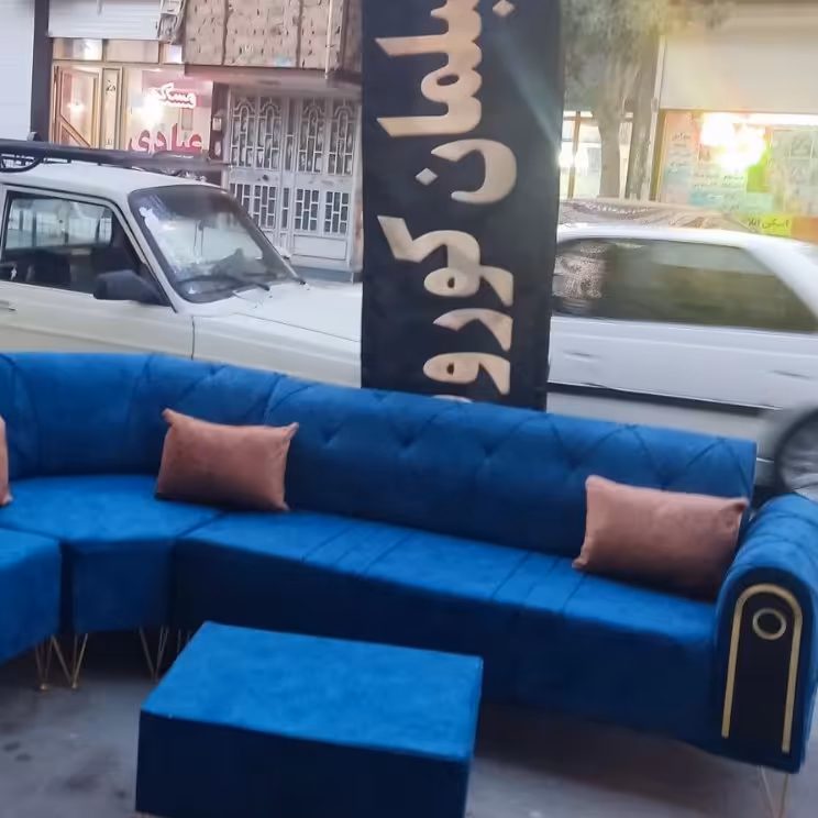 مبل ال چستر با عسلی و کوسن پارچه مسکو 