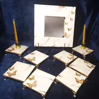 سفره هفتسین رزینی طرح سنگ کرمی و قهوه ای با تزئین پروانه 