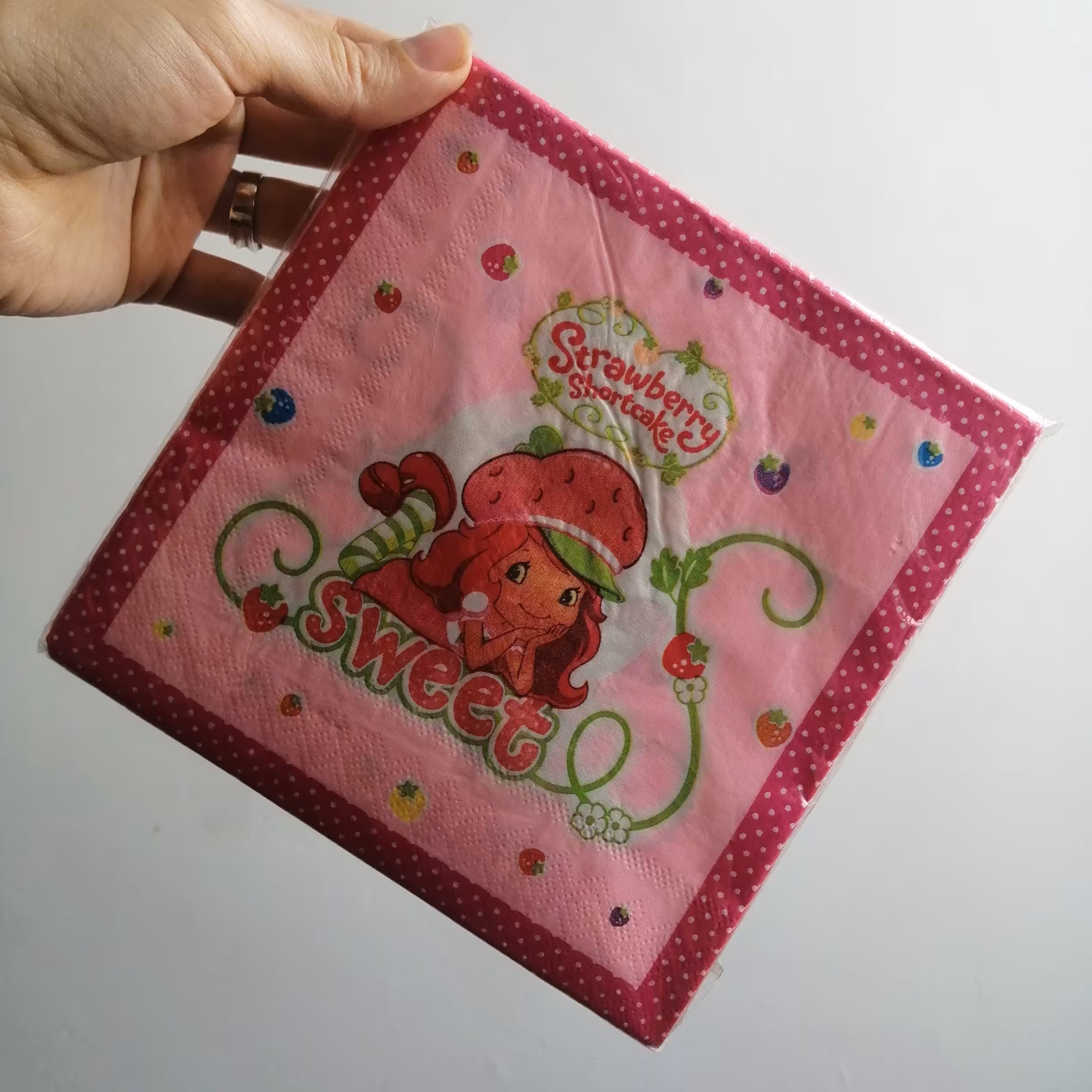 دستمال کاغذی تم تولد طرح دختر توت فرنگی 20 عددی 