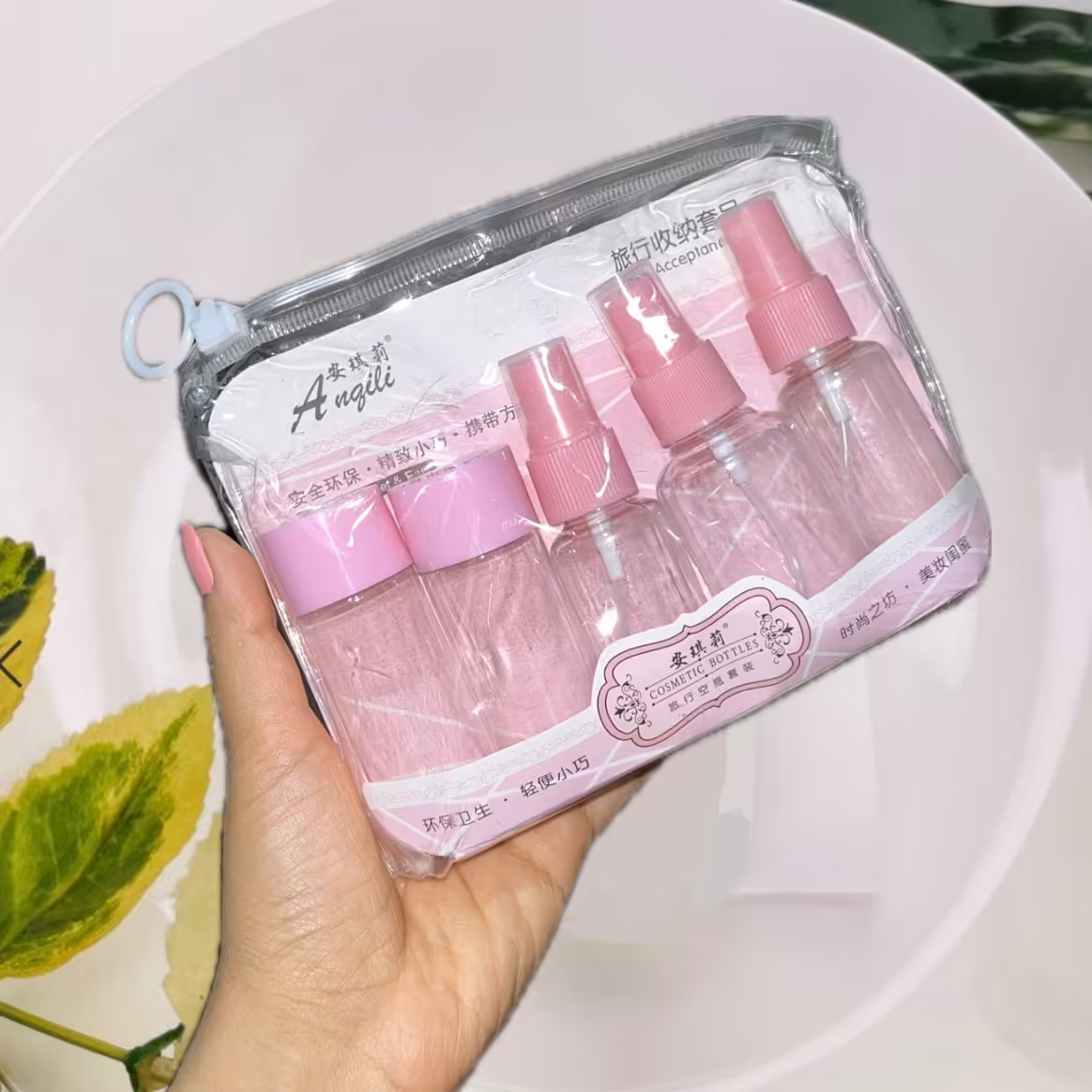 پک مسافرتی لوازم آرایشی و بهداشتی 5 تکه  صورتی