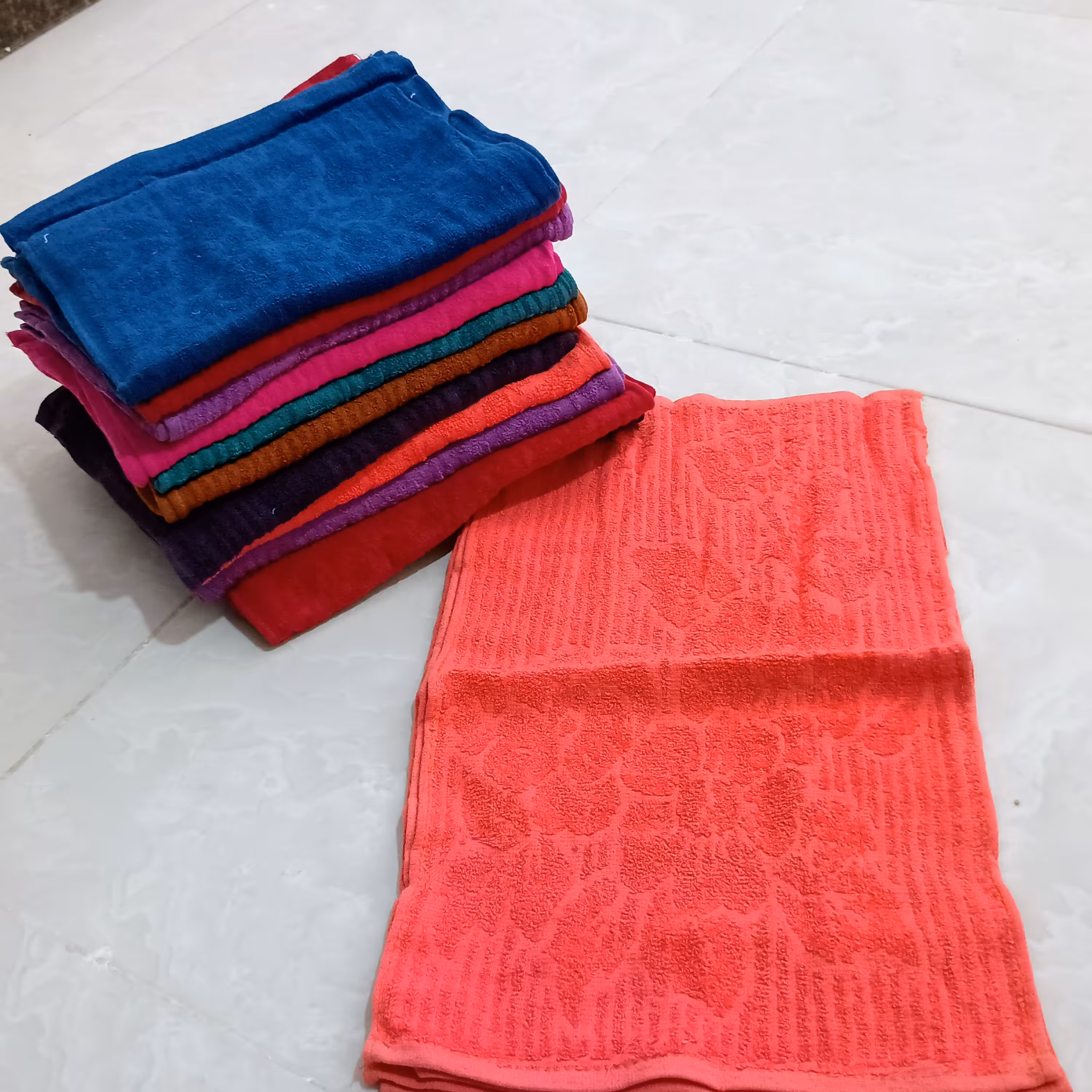 حوله دستی حراجی سایز 30در60 سانتی متر 