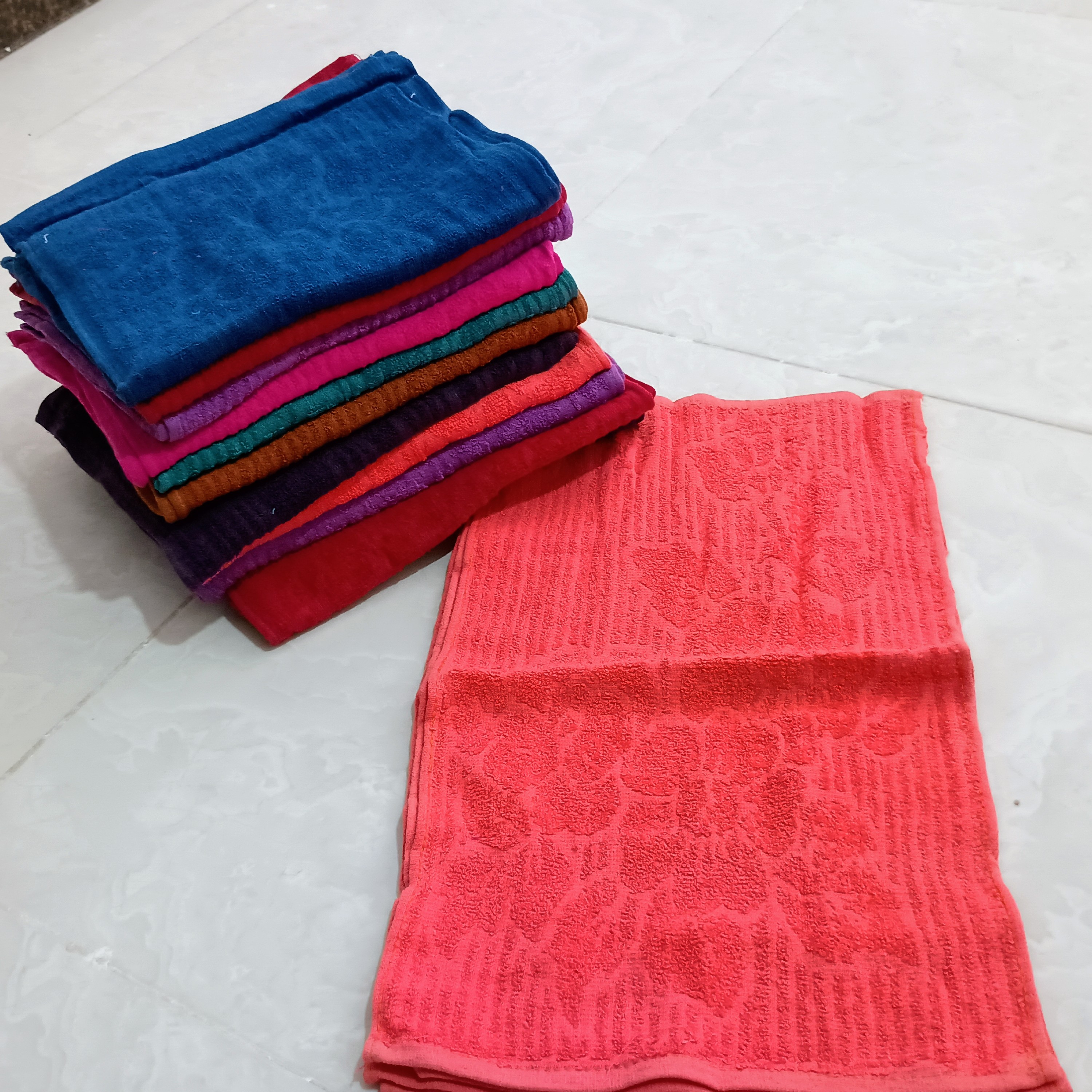 حوله دستی حراجی سایز 30در60 سانتی متر 