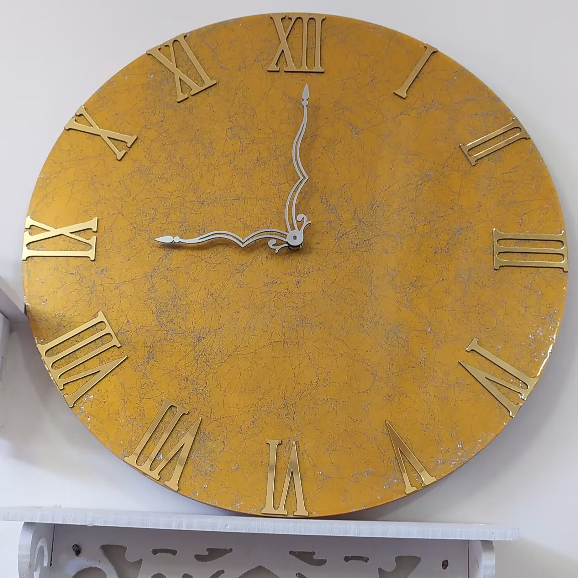 ساعت دیواری لوکس رزینی طرح چرم