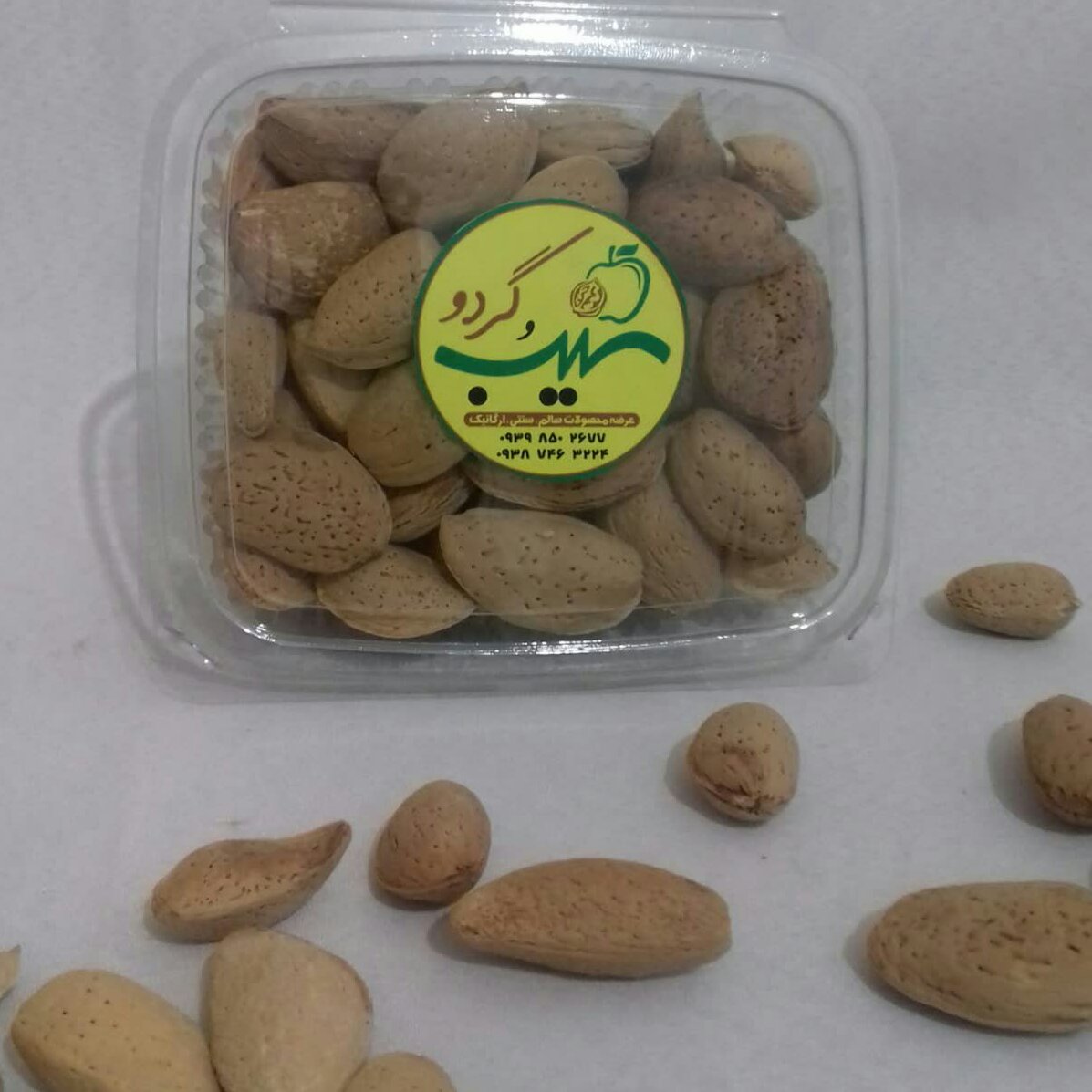 بادام درختی مغز شیرین نهاوند بسته بندی 300 گرمی عدم استفاده از کود شیمیایی و مواد نگهدارنده