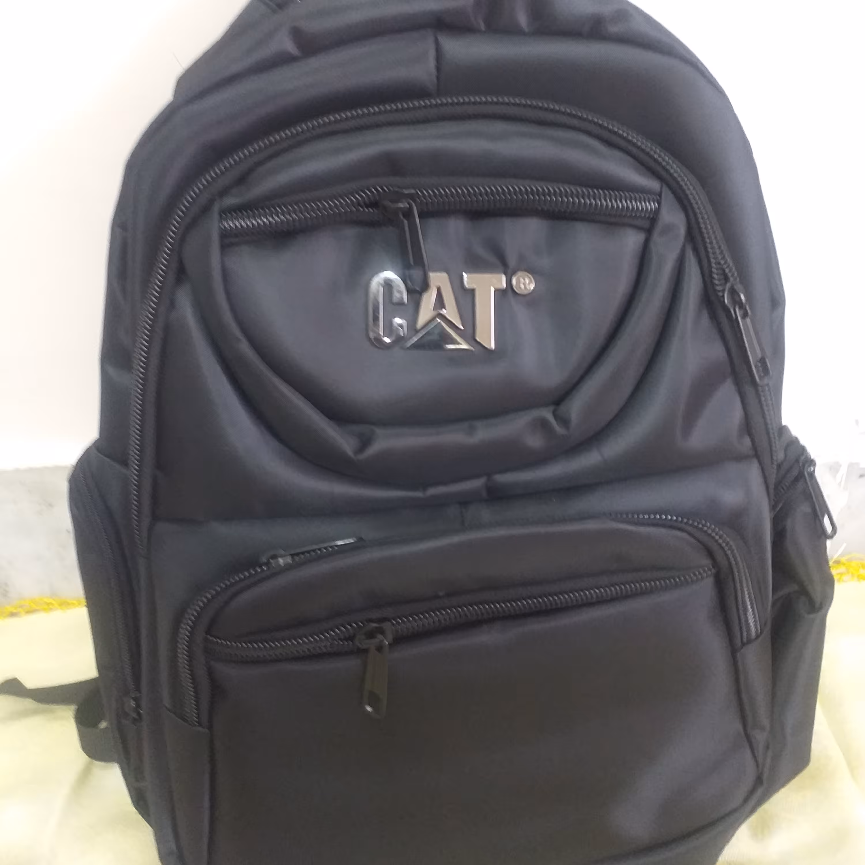 کوله پشتی مارک کت مناسب دانشگاه ودبیرستان دررنگ مشکی 