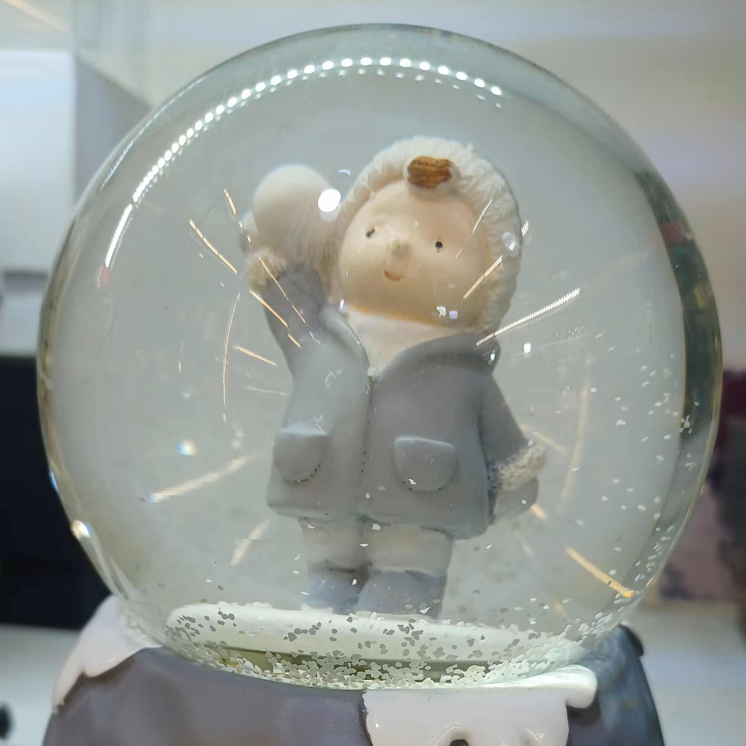 گوی پمپی پسر زمستانی