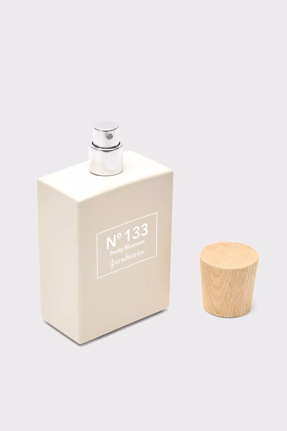 عطر زنانه شماره شکوفه بسیار توالت 133 100 میل Stradivarius