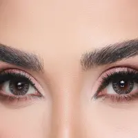 لنز چشم بیوتی سالیانه رنگ طوسی عسلی روشن رگه دار