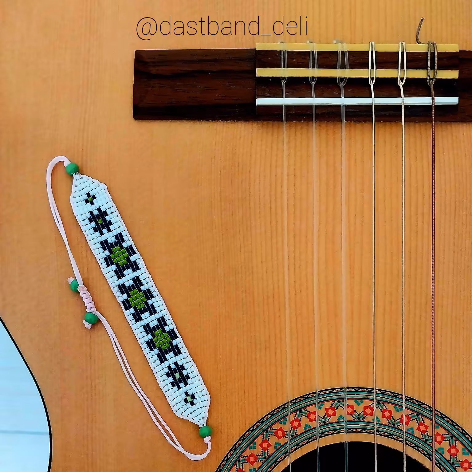 دستبند منجوقی طرح گل