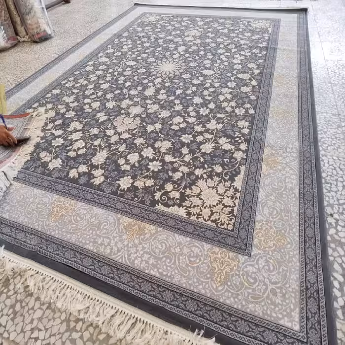 فرش ماشینی 9 متری 700شانه اصل hcpx2 تراکم 2550 صددرصد نخ رنگ دودی طرح تلیسا ارسال پس کرایه