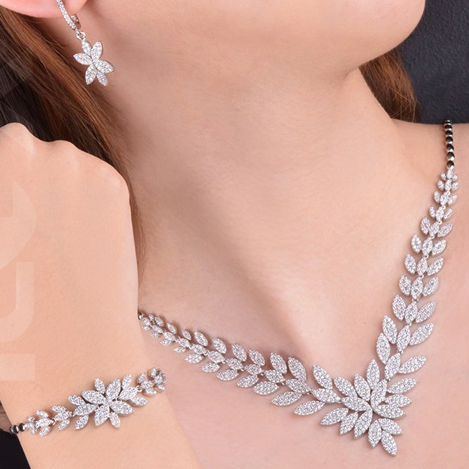 سرویس جواهری نقره عیار 925 اصل کیفیت درجه یک و رنگ ثابت و ضدحساسیت و روکش طلا
