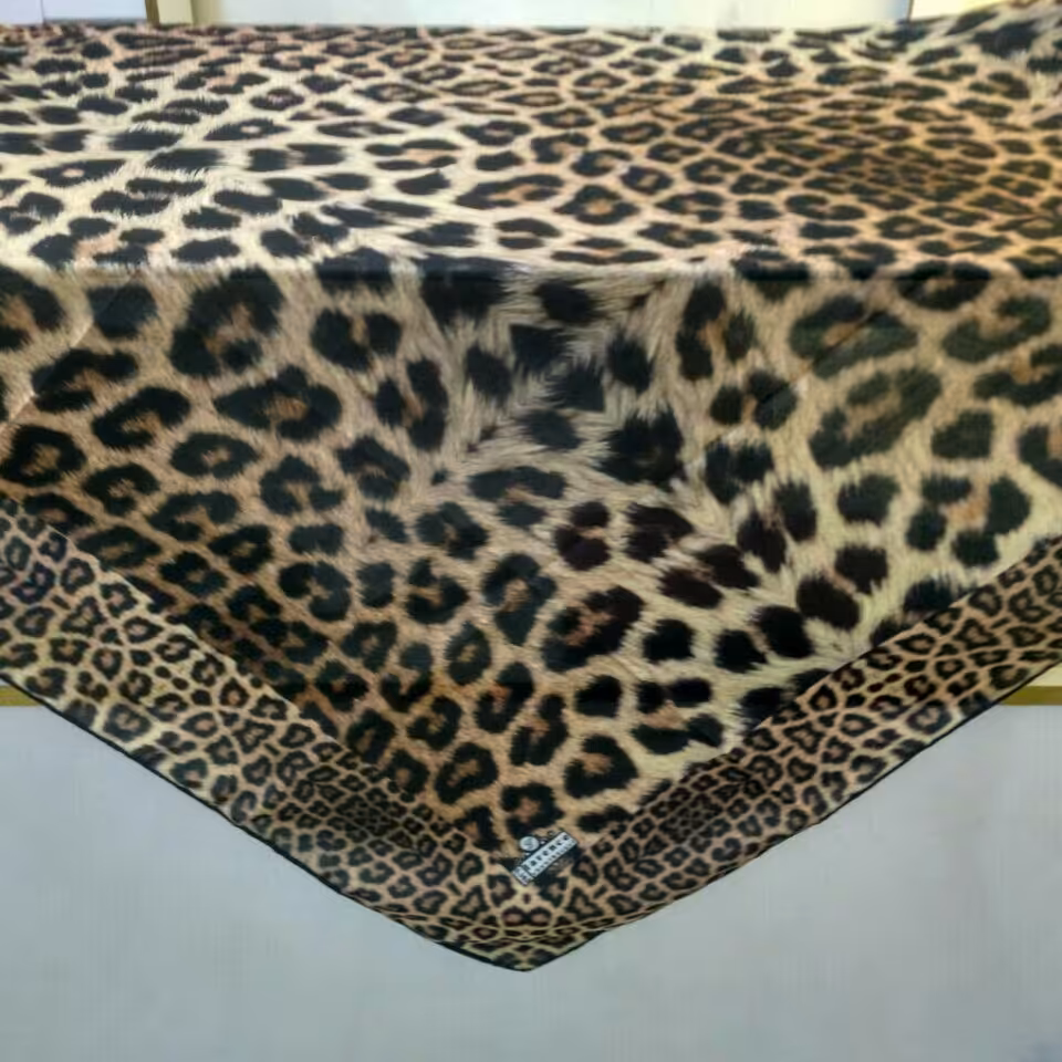 روسری نخی دستدوز  طرح پلنگی قواره 120