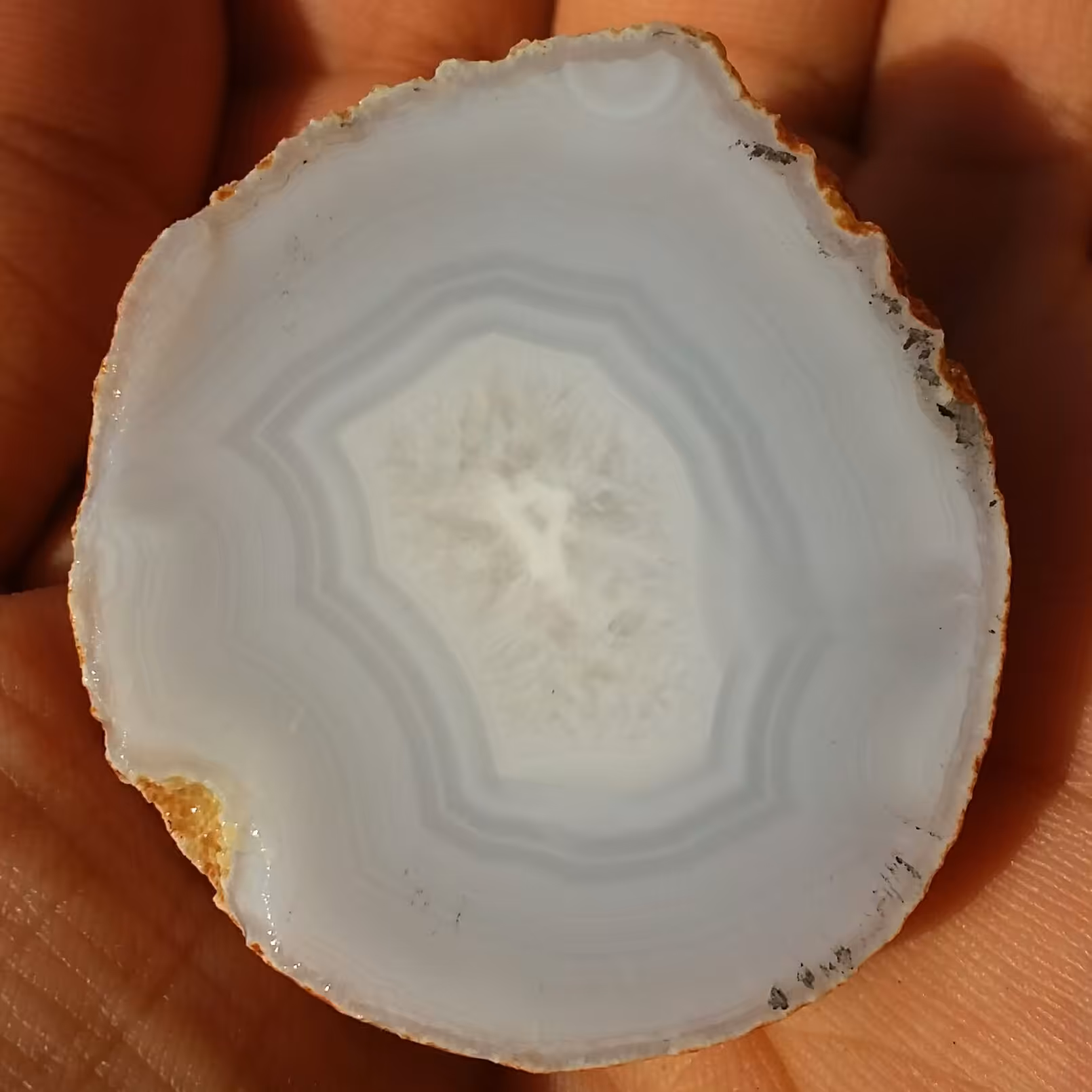 اسلایس سنگ راف عقیق سلیمانی 3بعدی بینهایت زیبا 100 در صد طبیعی شاهکار خلقت دیدنی
محشر