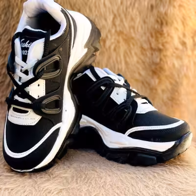 کفش گوشواره ای زنانه لژدار مشکی سفید