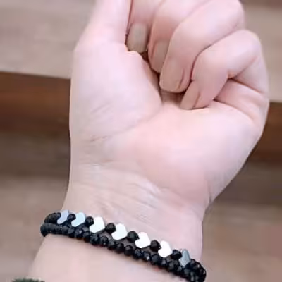 دستبند دو ردیفه ی کریستال و سنگ حدیدنقره ای