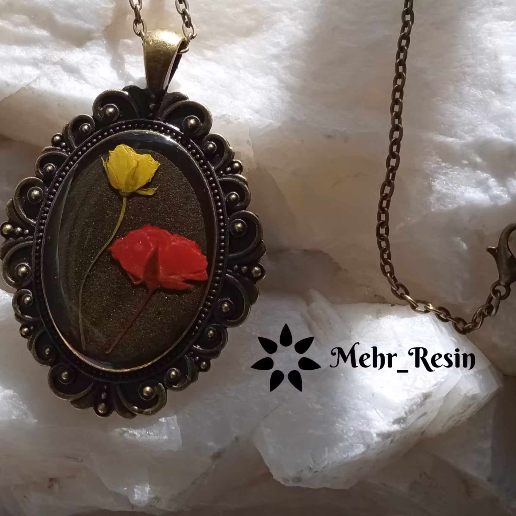 گردنبند رزینی برنزی گل طبیعی 