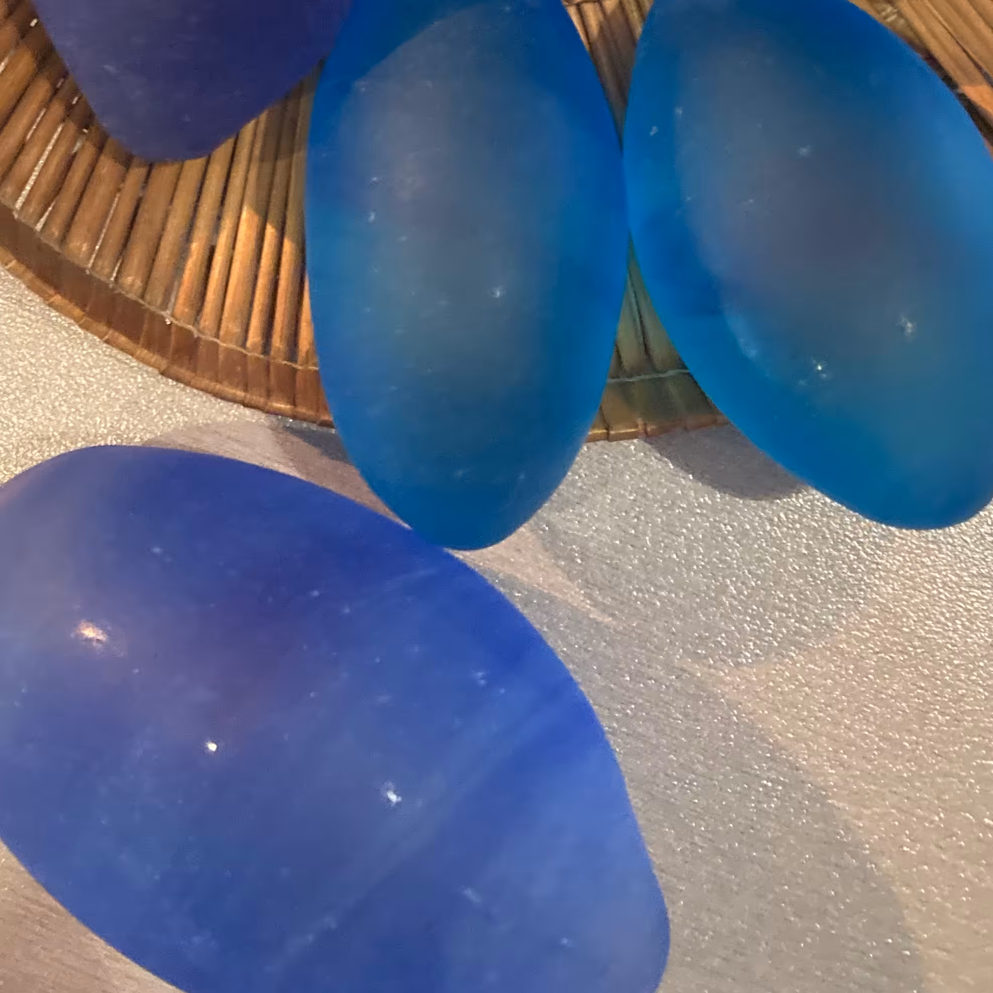 سنگ قیمتی وارداتی از کانادا. در ایران پیدا نمیشه.