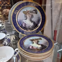 عصرانه خوری خاص دختر کلاه دار(خارجی)(پسکرایه)