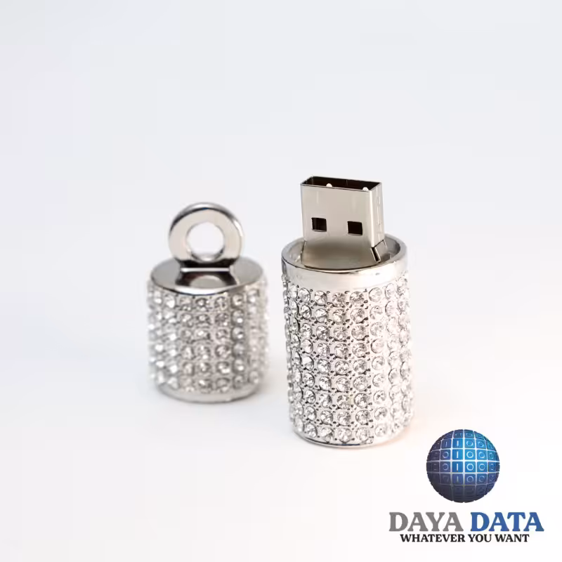 فلش مموری فانتزی دایا دیتا استوانه جواهر مدلJE1002-65 ظرفیت32GB -USB3رنگ نقره ای