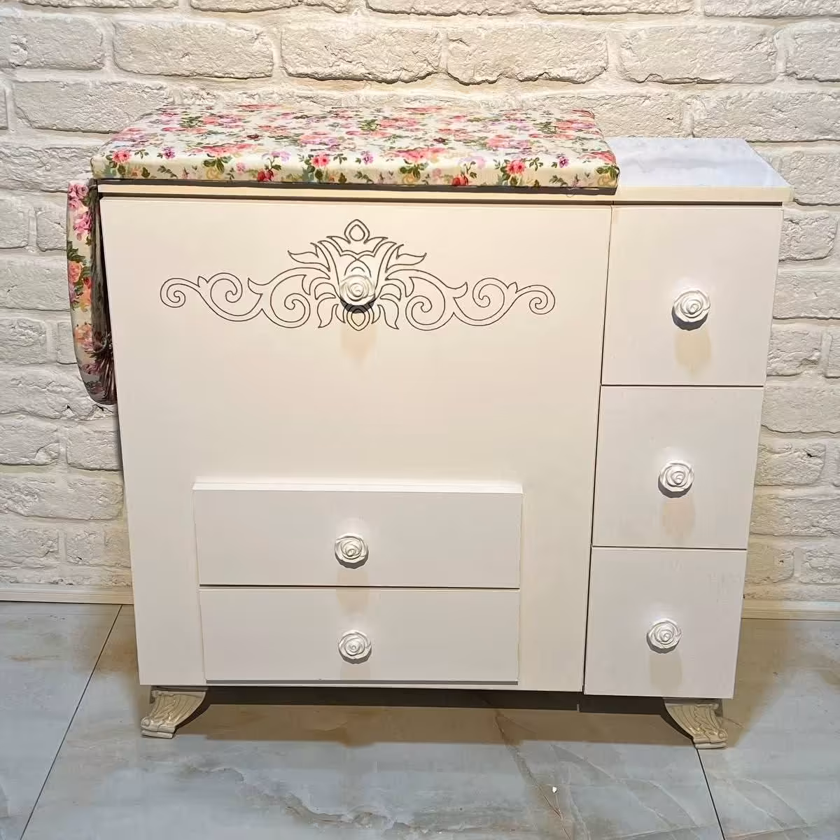 میز اتو آسانسوری کد 408 رنگ سفید 