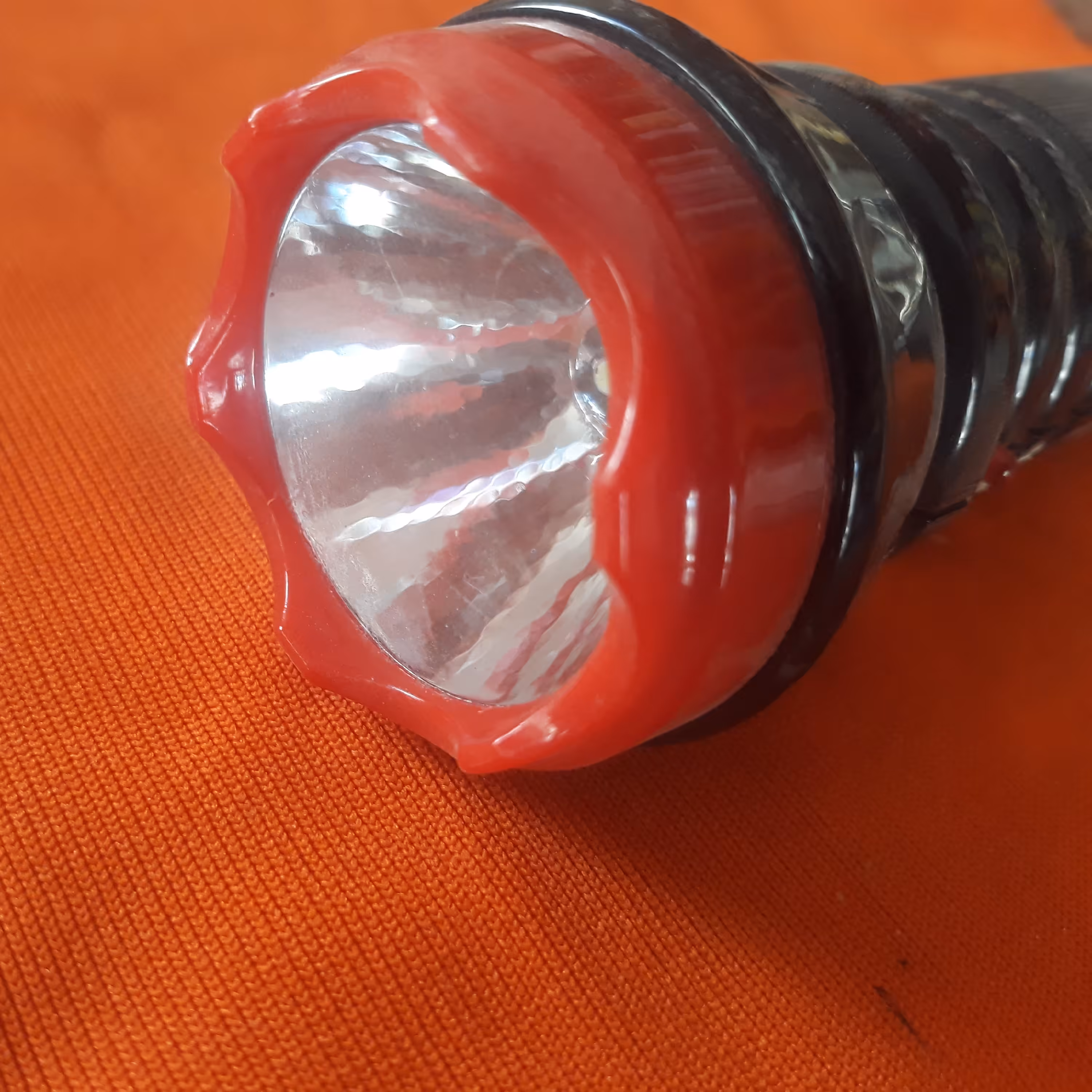 چراغ قوه شارژی