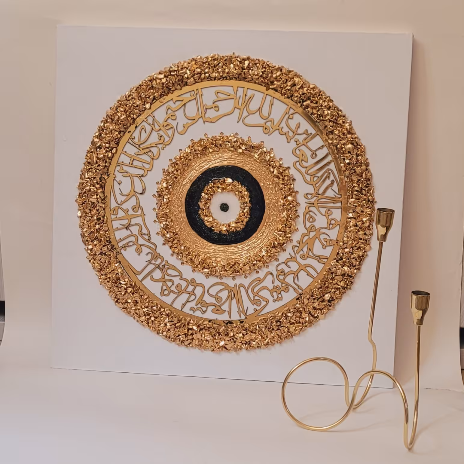 تابلو وان یکاد و چشم نظر در ابعاد 50 سانت کارشده با رزین و سنگ های ژئود بدون قاب