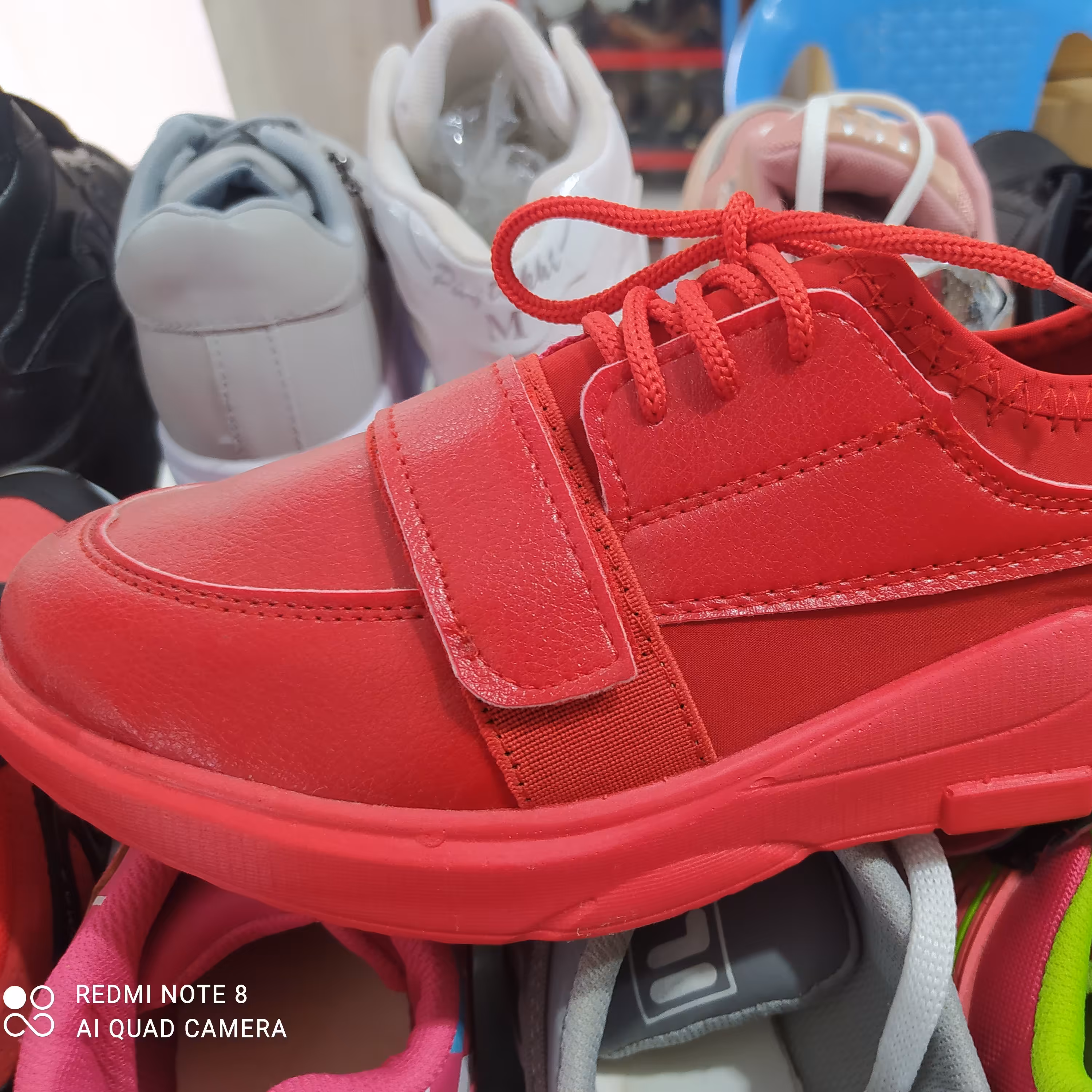 کفش کتونی قرمز جذاب سایزبندی از37تا40جنس عالی