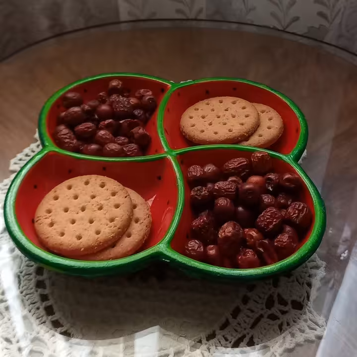 ظرف سرو سفالی طرح هندوانه یلدایی لا وزن تقریبی یک کیلو و دویست 