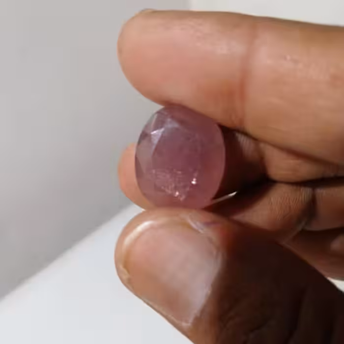 یاقوت سرخ آفریقایی درشت طبیعی و معدنی نچرال به طول 2 سانتیمتر بزرگ و لاکچری 